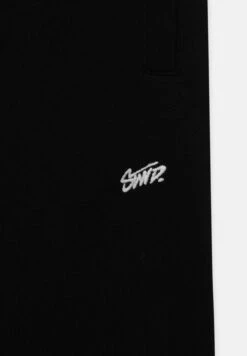 PULL & BEAR Standard Fit - Joggers - Pantaloni Sportivi - Black 13 PULL & BEAR Standard Fit - Joggers - Pantaloni Sportivi - Black -Pull & Bear 00a49ab6e43747ee8dc6b37554c12907