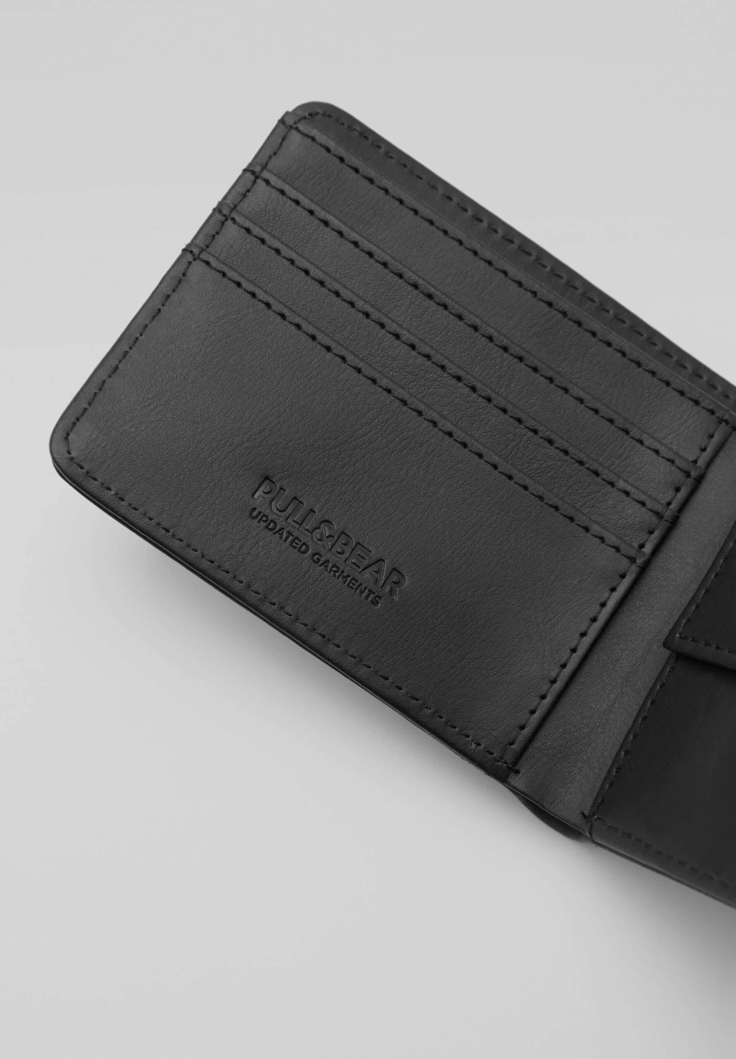 PULL & BEAR PortafoglioBlack Uomo Portafogli E Custodie PUC52F085-Q11 4 PULL & BEAR PortafoglioBlack Uomo Portafogli E Custodie PUC52F085-Q11 - immagine 4