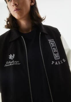 PULL & BEAR University - Giubbotto Bomber - Black 10 PULL & BEAR University - Giubbotto Bomber - Black -Pull & Bear 01f930a37c0346b0bbc371a603e32aeb