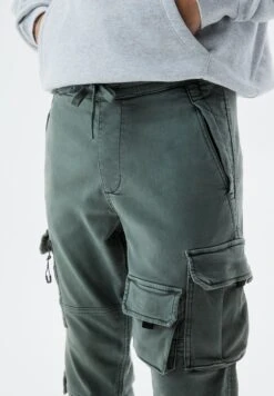 PULL & BEAR With Multiple PocketsPantaloni SportiviKhaki Uomo Pantaloni PUC22E0EU-N11 10 PULL & BEAR With Multiple PocketsPantaloni SportiviKhaki Uomo Pantaloni PUC22E0EU-N11 -Pull & Bear 034e60f397e74a489f4912936f118ac0