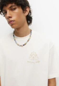 PULL & BEAR Short Sleeve Embroidery - T-Shirt Con Stampa - Beige 10 PULL & BEAR Short Sleeve Embroidery - T-Shirt Con Stampa - Beige -Pull & Bear 0532b2174b0140e9a8e7f5fa2d3d26d1