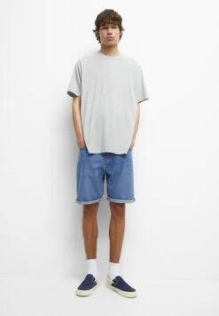 PULL & BEAR Bermuda With Turn-Up Hems - Shorts Di Jeans - Blue Denim -Pull & Bear 0572ad7aa2d2462b8878de1ebc1f036d
