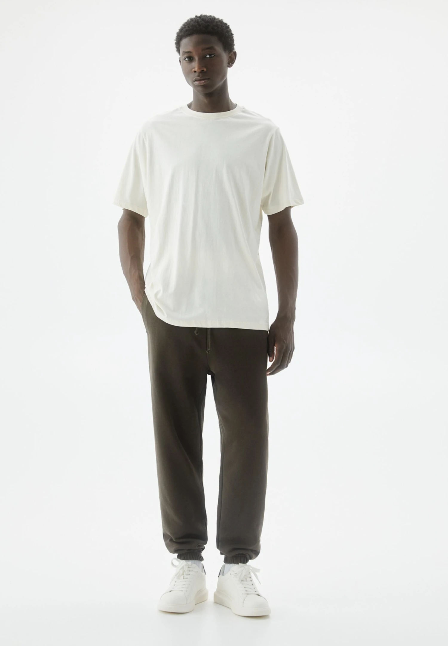 PULL & BEAR Standard Fit - Joggers - Pantaloni Sportivi - Light Brown 2 PULL & BEAR Standard Fit - Joggers - Pantaloni Sportivi - Light Brown - immagine 2