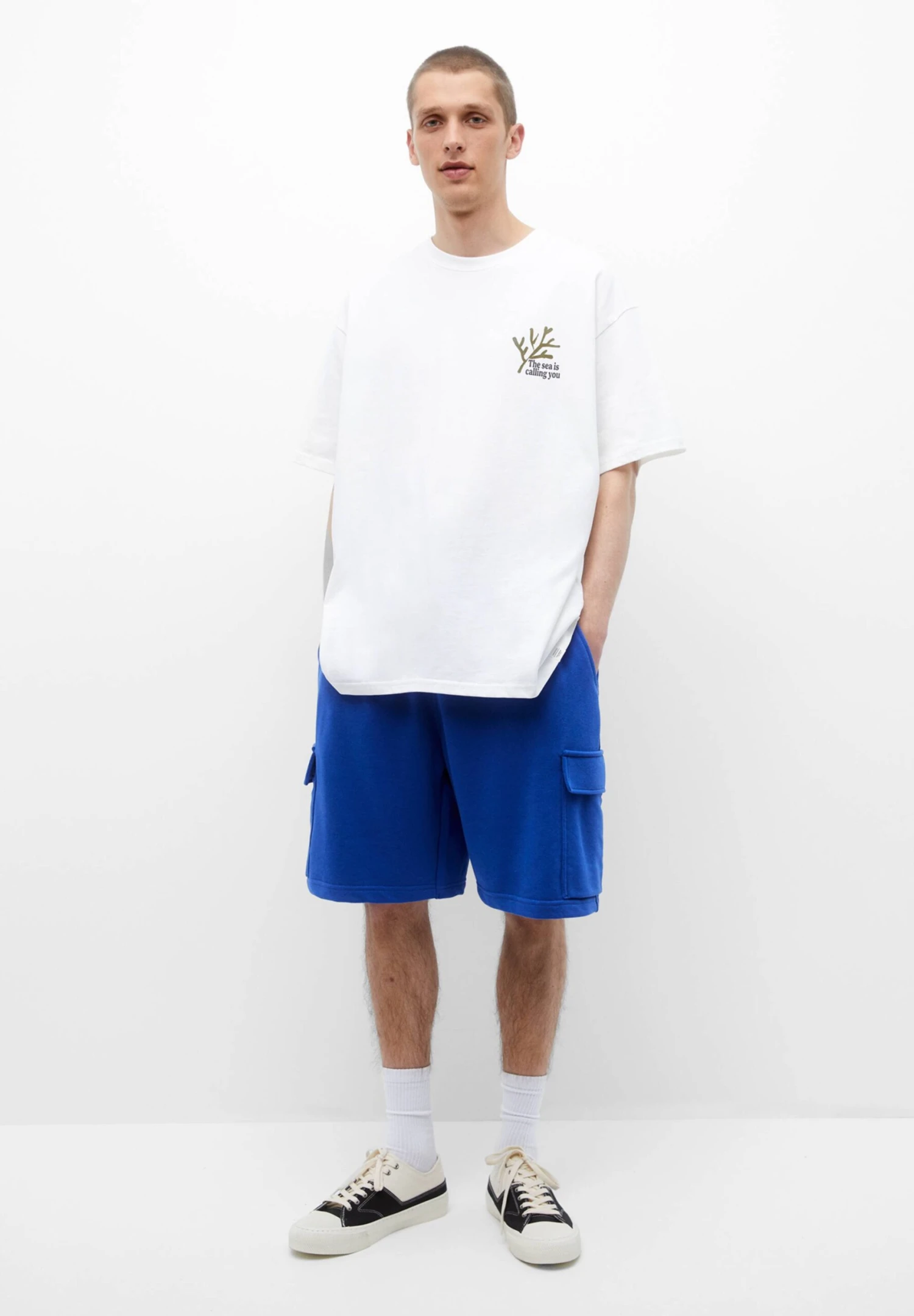 PULL & BEAR The Sea Is Calling YouT-Shirt Con StampaWhite Uomo T-shirt E Polo PUC22O1NG-A11 2 PULL & BEAR The Sea Is Calling YouT-Shirt Con StampaWhite Uomo T-shirt E Polo PUC22O1NG-A11 - immagine 2