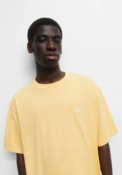PULL & BEAR Short Sleeve Stwd - T-Shirt Con Stampa - Yellow -Pull & Bear 0692af5c74394f2a98c6ca6dd60bdf58