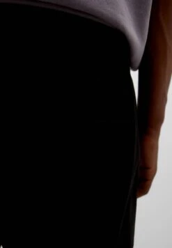 PULL & BEAR Basic JoggersPantaloni CargoBlack Uomo Pantaloni PUC22E0ET-Q11 -Pull & Bear 06c381e2e4a0449a83eac1a5bf897119