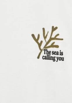 PULL & BEAR The Sea Is Calling YouT-Shirt Con StampaWhite Uomo T-shirt E Polo PUC22O1NG-A11 13 PULL & BEAR The Sea Is Calling YouT-Shirt Con StampaWhite Uomo T-shirt E Polo PUC22O1NG-A11 -Pull & Bear 0861d9b7c8cb4dc498dc68eaa3f11df7