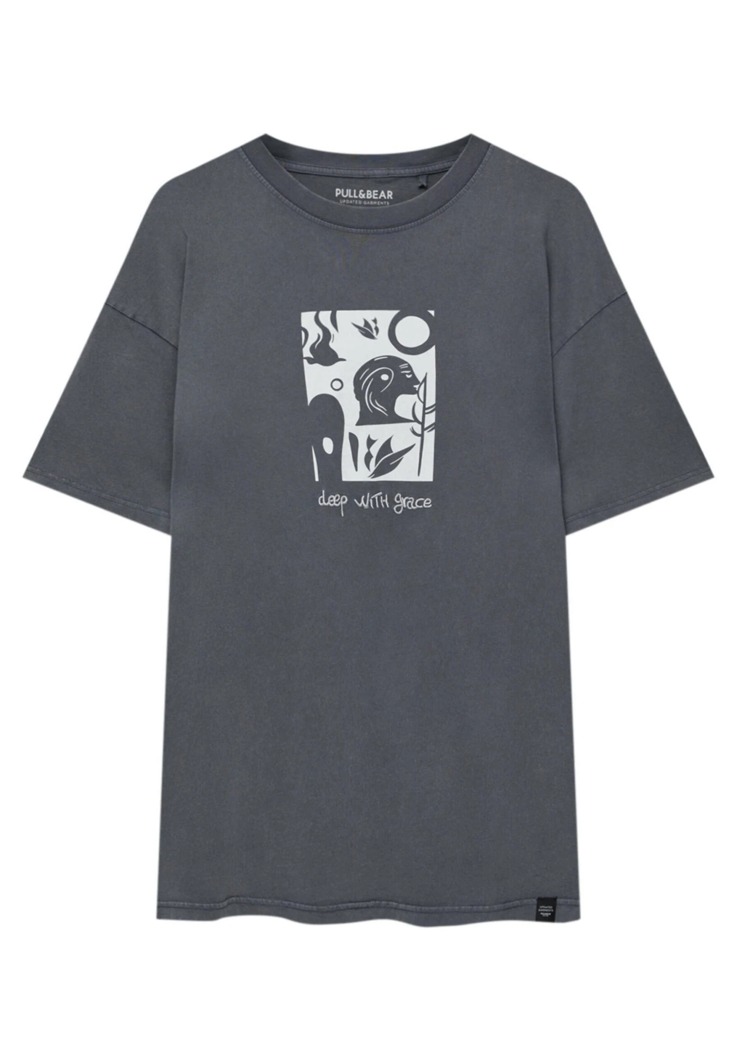 PULL & BEAR Deep With Grace Graphic - T-Shirt Con Stampa - Grey 5 PULL & BEAR Deep With Grace Graphic - T-Shirt Con Stampa - Grey - immagine 5