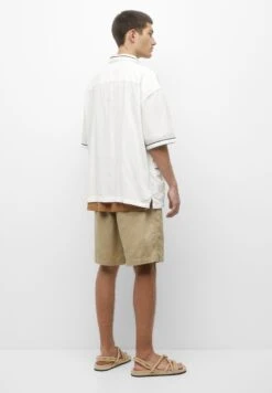 PULL & BEAR Embroidered Short SleeveCamiciaWhite Uomo Camicie PUC82N000-A11 10 PULL & BEAR Embroidered Short SleeveCamiciaWhite Uomo Camicie PUC82N000-A11 -Pull & Bear 0bd85e89dae54822be9cc26d9b58cd06