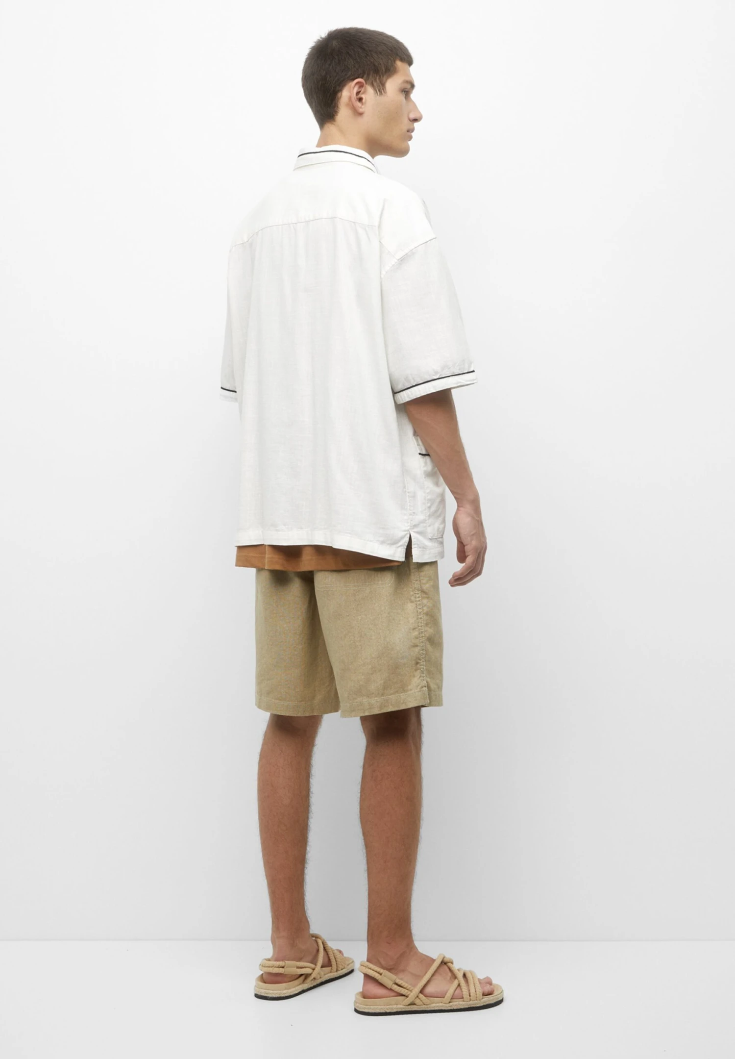 PULL & BEAR Embroidered Short SleeveCamiciaWhite Uomo Camicie PUC82N000-A11 3 PULL & BEAR Embroidered Short SleeveCamiciaWhite Uomo Camicie PUC82N000-A11 - immagine 3