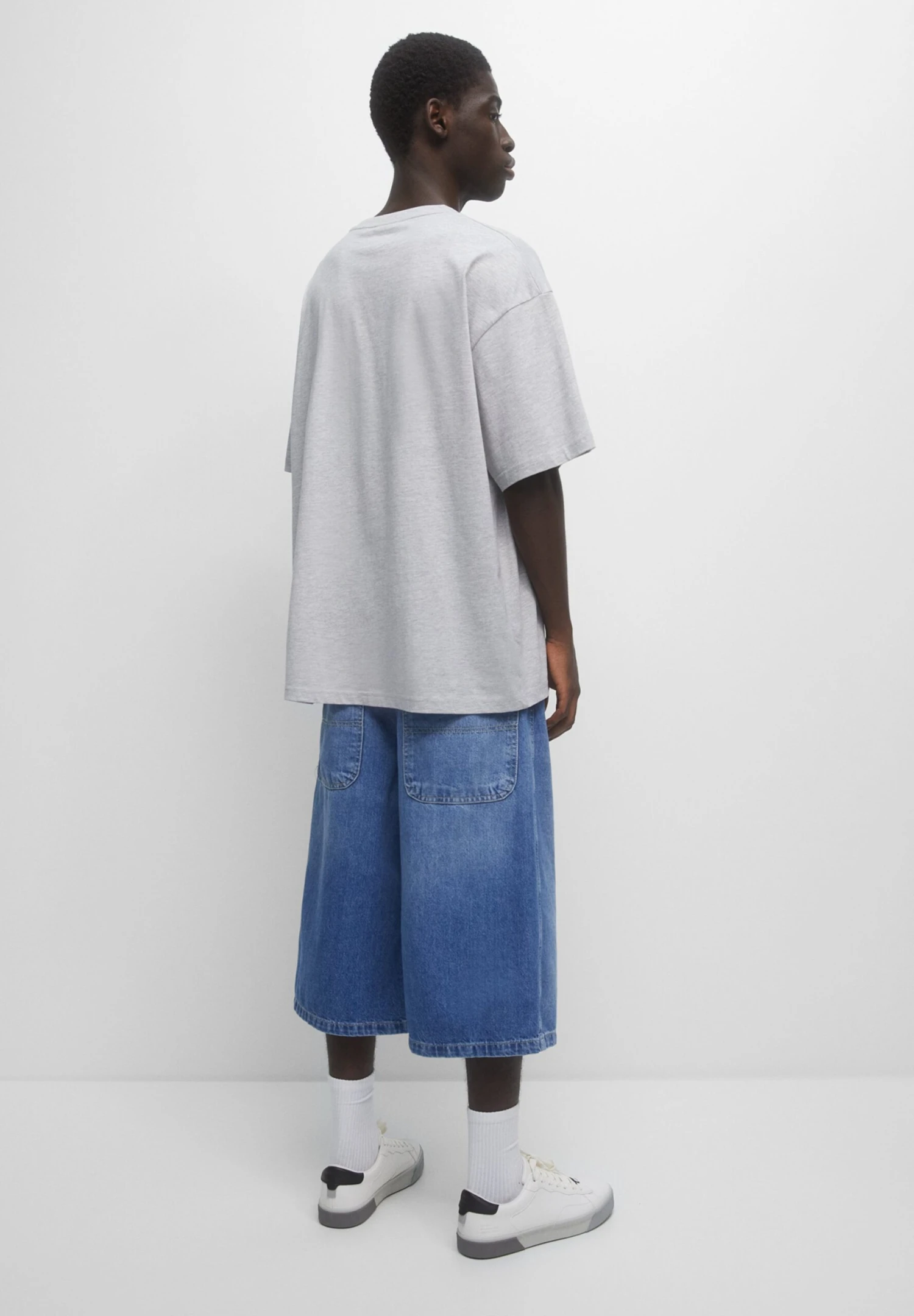 PULL & BEAR Los Angeles T-Shirt Con StampaLight Grey Uomo T-shirt E Polo PUC22O1P6-C11 3 PULL & BEAR Los Angeles T-Shirt Con StampaLight Grey Uomo T-shirt E Polo PUC22O1P6-C11 - immagine 3