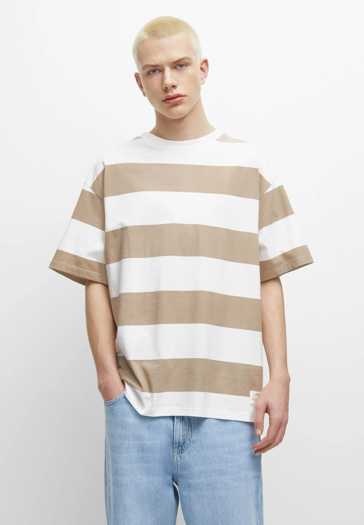 PULL & BEAR Striped Short SleeveT-Shirt Con StampaSand Uomo T-shirt E Polo PUC22O1KJ-B11 1 PULL & BEAR Striped Short SleeveT-Shirt Con StampaSand Uomo T-shirt E Polo PUC22O1KJ-B11