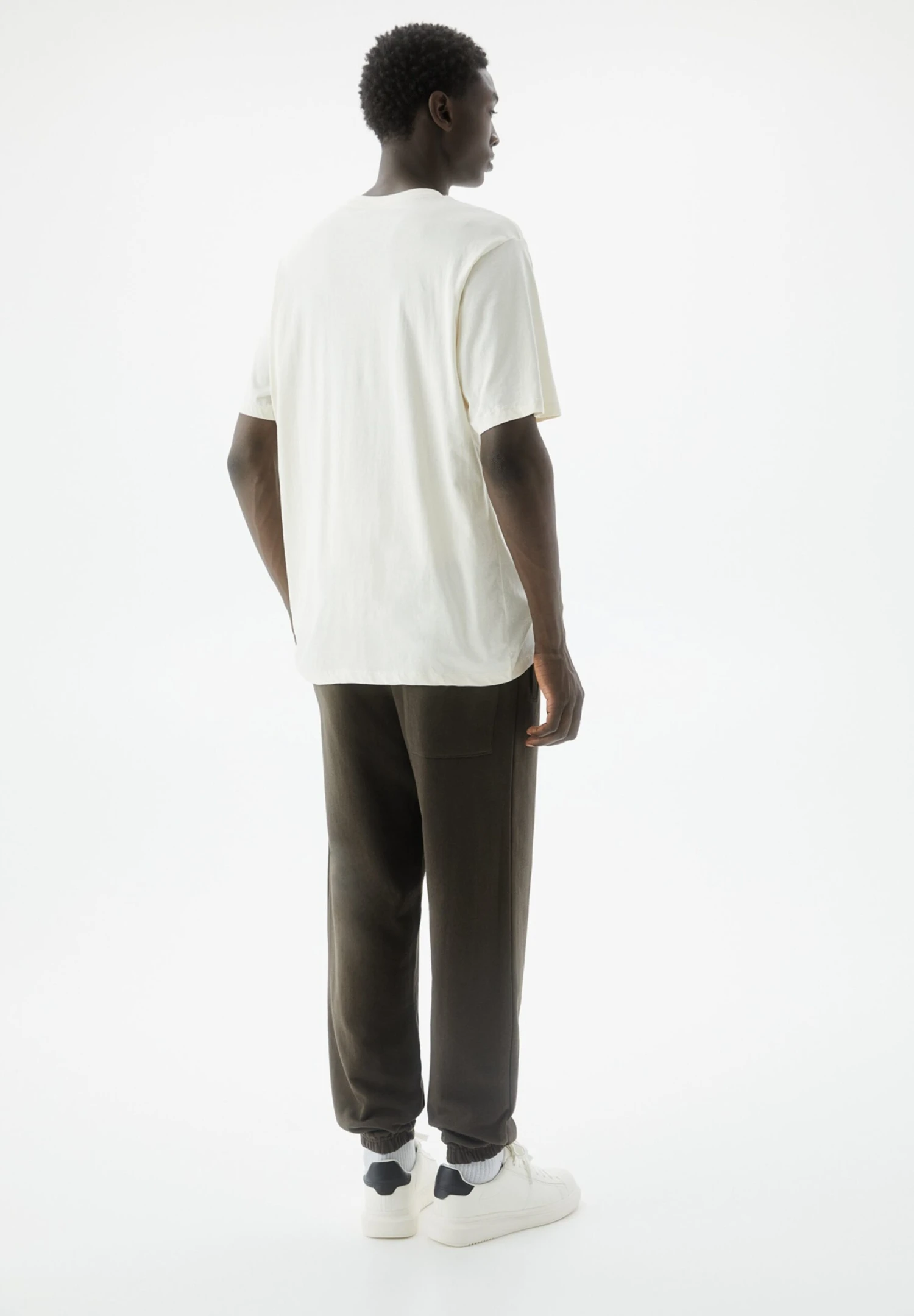 PULL & BEAR Standard Fit - Joggers - Pantaloni Sportivi - Light Brown 4 PULL & BEAR Standard Fit - Joggers - Pantaloni Sportivi - Light Brown - immagine 4