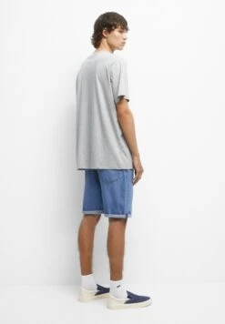 PULL & BEAR Bermuda With Turn-Up Hems - Shorts Di Jeans - Blue Denim -Pull & Bear 12a7dde20886494bb2f12fb31a1c0783