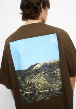 PULL & BEAR Stwd PrintT-Shirt Con StampaDark Brown Uomo T-shirt E Polo PUC22O1O9-O11 12 PULL & BEAR Stwd PrintT-Shirt Con StampaDark Brown Uomo T-shirt E Polo PUC22O1O9-O11 -Pull & Bear 12dda8b0ad2b4495b16e0964e4b2a51b