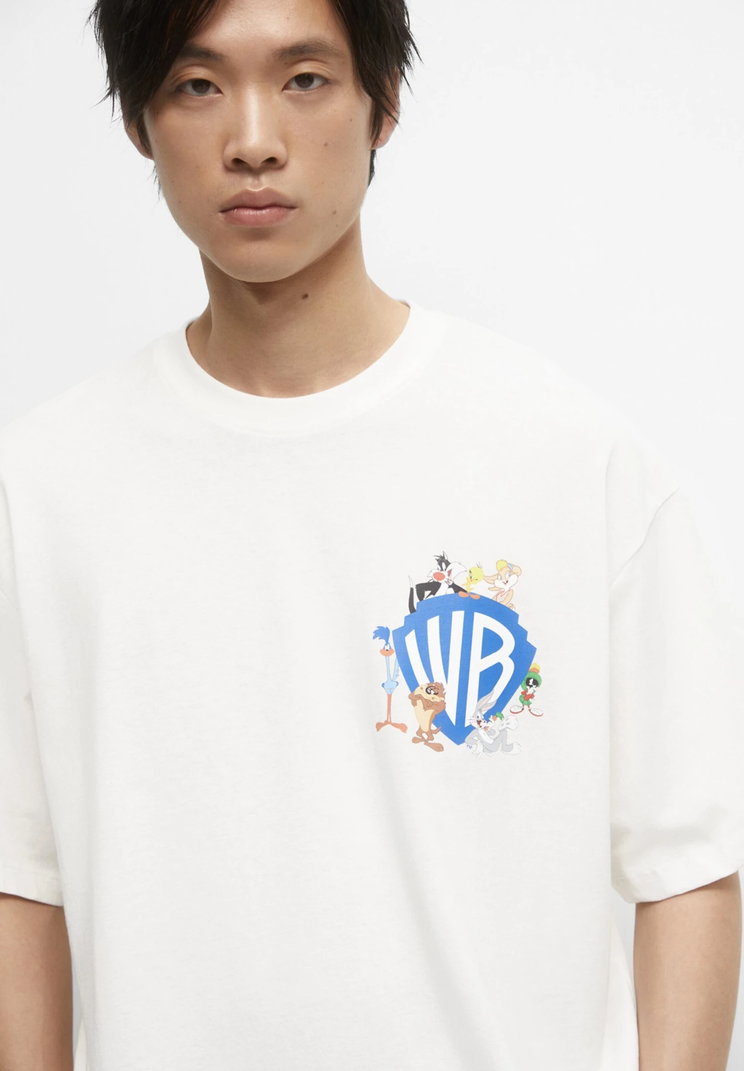 PULL & BEAR 100 Years Of Warner BrosT-Shirt Con StampaWhite Uomo T-shirt E Polo PUC22O1O5-A11 4 PULL & BEAR 100 Years Of Warner BrosT-Shirt Con StampaWhite Uomo T-shirt E Polo PUC22O1O5-A11 - immagine 4