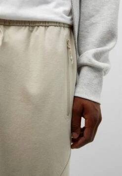 PULL & BEAR Stwd Joggers With ZipsPantaloni SportiviStone Uomo Pantaloni Sportivi E Joggers PUC22E0ES-C12 -Pull & Bear 13f5b6f081474198a945a929a9e223b9