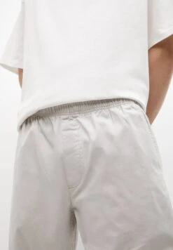 PULL & BEAR BasicPantaloni SportiviLight Grey Uomo Pantaloni PUC22E0EE-A11 11 PULL & BEAR BasicPantaloni SportiviLight Grey Uomo Pantaloni PUC22E0EE-A11 -Pull & Bear 14e50d104a6b43e1ba4f5f4014e2c568