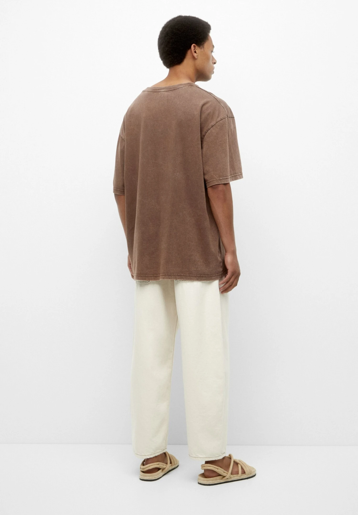 PULL & BEAR With A Rustle GraphicT-Shirt Con StampaLight Brown Uomo T-shirt E Polo PUC22O1OY-O11 3 PULL & BEAR With A Rustle GraphicT-Shirt Con StampaLight Brown Uomo T-shirt E Polo PUC22O1OY-O11 - immagine 3