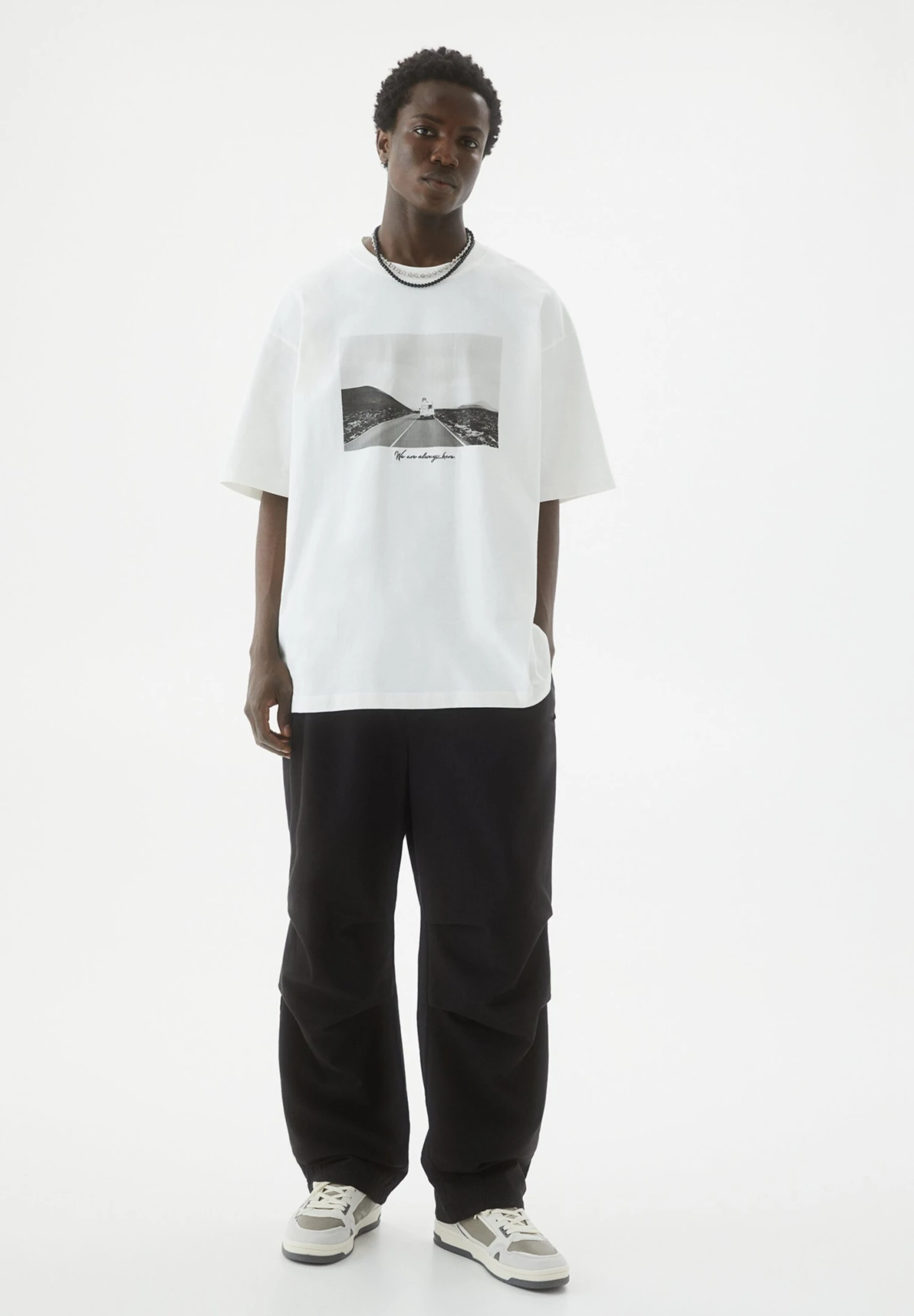 PULL & BEAR Slogan PhotographT-Shirt Con StampaWhite Uomo T-shirt E Polo PUC22O1QI-A11 2 PULL & BEAR Slogan PhotographT-Shirt Con StampaWhite Uomo T-shirt E Polo PUC22O1QI-A11 - immagine 2