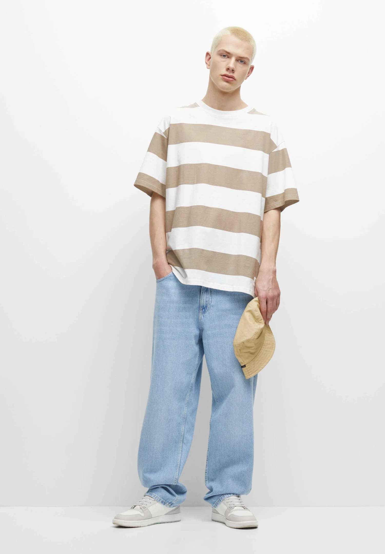 PULL & BEAR Striped Short SleeveT-Shirt Con StampaSand Uomo T-shirt E Polo PUC22O1KJ-B11 5 PULL & BEAR Striped Short SleeveT-Shirt Con StampaSand Uomo T-shirt E Polo PUC22O1KJ-B11 - immagine 5