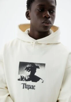 PULL & BEAR Tupac Felpa Con CappuccioWhite Uomo Maglieria E Felpe PUC22S0QV-A11 -Pull & Bear 18a23f6c4a24465bbab54e50a04f9791