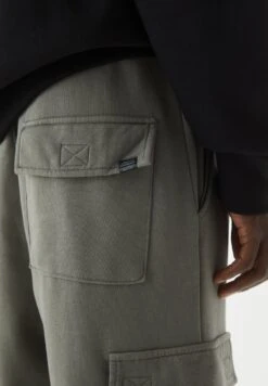 PULL & BEAR Joggers - Pantaloni Cargo - Khaki 11 PULL & BEAR Joggers - Pantaloni Cargo - Khaki -Pull & Bear 1952d7caf16647458e6d37f61a86ba8b