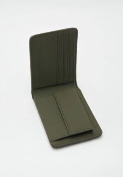 PULL & BEAR PortafoglioGreen Uomo Portafogli E Custodie PUC52F08I-M11 -Pull & Bear 19c1a08bc5b64feba59265290ee2a7a4