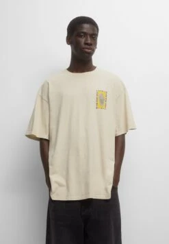 PULL & BEAR Short SleeveT-Shirt Con StampaBeige Uomo T-shirt E Polo PUC22O1PB-B11 -Pull & Bear 1ab72d3107b641db8f54e96bea916636