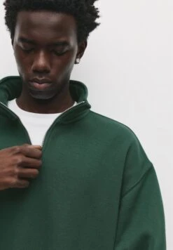 PULL & BEAR BASIC QUARTER-ZIP - Felpa - Dark Green -Pull & Bear 1b39a9432ba84c529c31dcd1105cc444