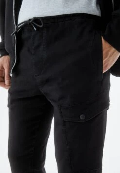 PULL & BEAR With PocketsPantaloni SportiviBlack Uomo Pantaloni PUC22E0EV-Q11 -Pull & Bear 1b729a565e974a15a550551217c7906d