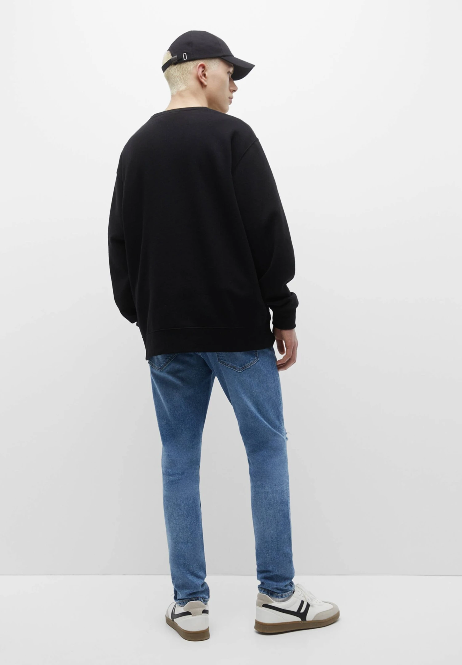 PULL & BEAR Basic With Ripped Detail - Jeans Slim Fit - Blue Denim 3 PULL & BEAR Basic With Ripped Detail - Jeans Slim Fit - Blue Denim - immagine 3