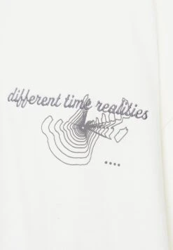 PULL & BEAR Different Time Realities Embroidered - T-Shirt Con Stampa - White 14 PULL & BEAR Different Time Realities Embroidered - T-Shirt Con Stampa - White -Pull & Bear 1cbd97cc9bdc473c9623717bf9777832