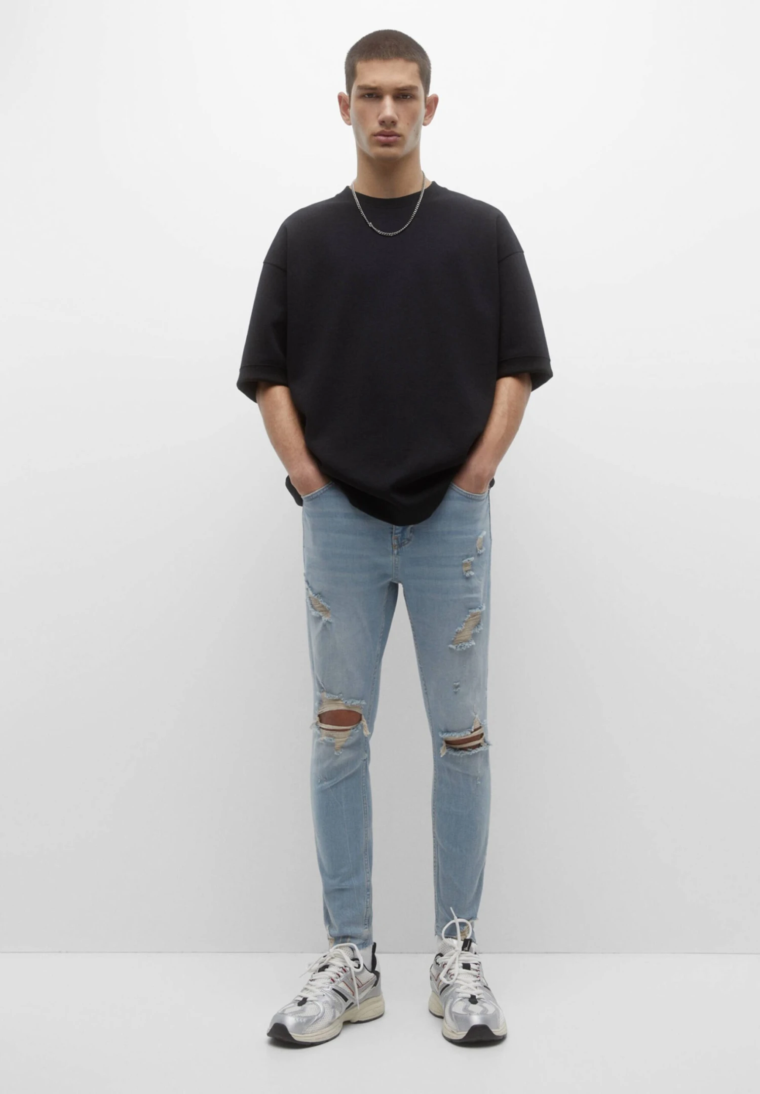 PULL & BEAR Ripped - Jeans Slim Fit - Light Blue 2 PULL & BEAR Ripped - Jeans Slim Fit - Light Blue - immagine 2