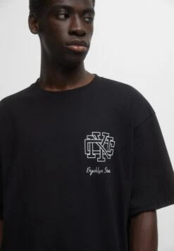 PULL & BEAR Short Sleeve Brooklyn Streets - T-Shirt Con Stampa - Black -Pull & Bear 1f6bcfd9fc414d0485cabcb1d0970837