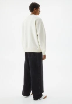 PULL & BEAR Basic Coloured Round NeckFelpaWhite Uomo Maglieria E Felpe PUC21009K-A11 -Pull & Bear 200e6fc877a44d919a685e1f4abdb9bd