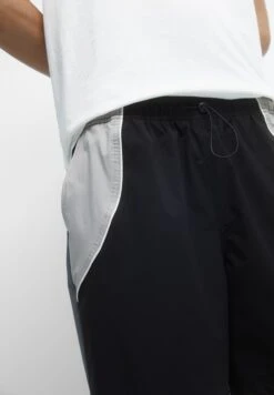 PULL & BEAR Bermuda With PanelsShortsBlack Uomo Bermuda PUC22F0DD-Q11 -Pull & Bear 214c1672fca446338e3cf1a839dd3bc5