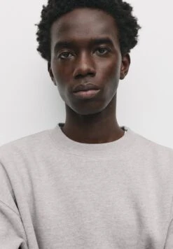 PULL & BEAR ROUND NECK - Felpa - Light Grey -Pull & Bear 249c2d4280c7425498734b6fcac893ac