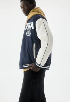 PULL & BEAR San Francisco VarsityGiubbotto BomberDark Blue Uomo Giacche PUC22T0T4-K11 -Pull & Bear 262cbc6d540d49f1b4c655be4f203aaf