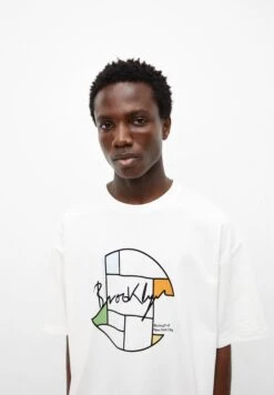 PULL & BEAR BrooklynT-Shirt Con StampaWhite Uomo T-shirt E Polo PUC22O1MK-A11 9 PULL & BEAR BrooklynT-Shirt Con StampaWhite Uomo T-shirt E Polo PUC22O1MK-A11 -Pull & Bear 27354a79db0a4e938e124d7cfc19bcec