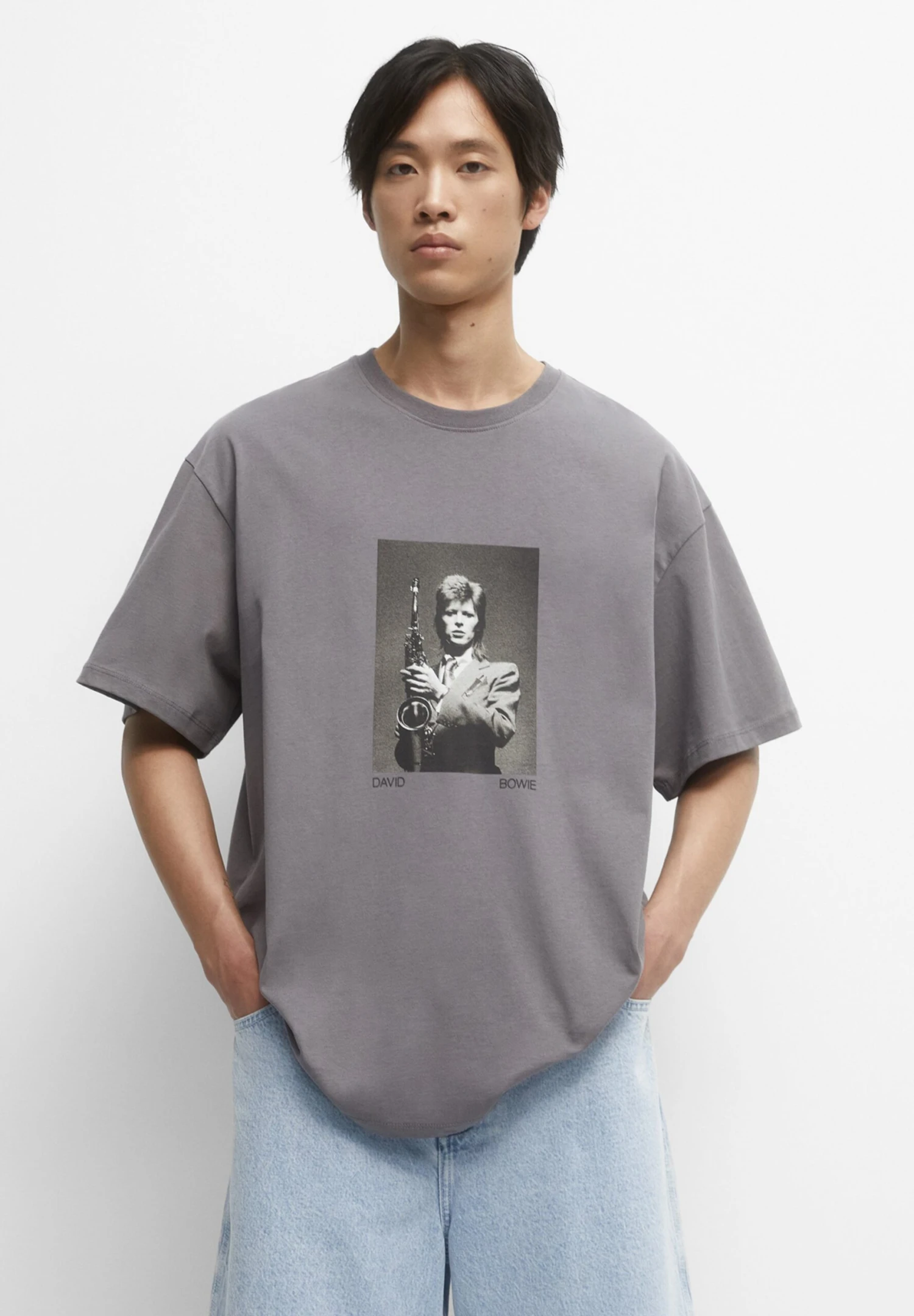 PULL & BEAR David Bowie Photo PrintT-Shirt Con StampaGrey Uomo T-shirt E Polo PUC21009D-C11 2 PULL & BEAR David Bowie Photo PrintT-Shirt Con StampaGrey Uomo T-shirt E Polo PUC21009D-C11 - immagine 2
