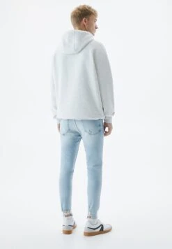 PULL & BEAR Ripped Jeans A SigarettaLight Blue Uomo Jeans PUC22G0PH-K13 -Pull & Bear 2b5bfbf41bf2483fb861cba95197a750