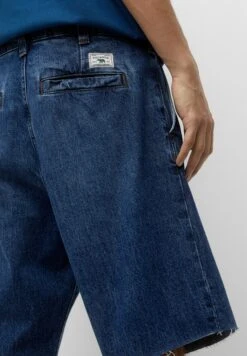 PULL & BEAR Wide-Leg With DartsBermuda Shorts Di JeansDark-Blue Denim Uomo Bermuda PUC22F0DE-K11 -Pull & Bear 2b5cc3e45a894b56b4a4568b88896ea6