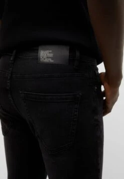 PULL & BEAR Basic Carrot - Jeans Slim Fit - Black 10 PULL & BEAR Basic Carrot - Jeans Slim Fit - Black -Pull & Bear 2c0462190fd9436b9d400fd5e2a68f9a