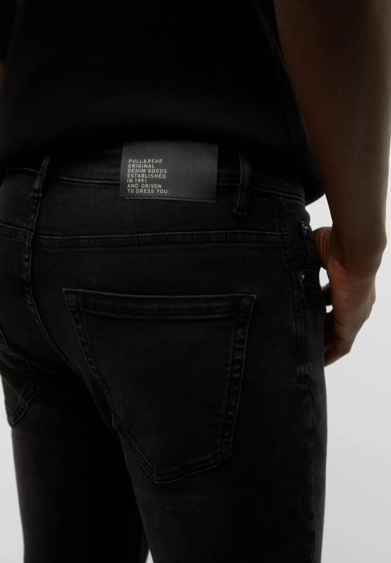 PULL & BEAR Basic Carrot - Jeans Slim Fit - Black 5 PULL & BEAR Basic Carrot - Jeans Slim Fit - Black - immagine 5