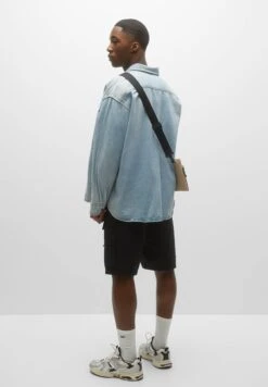 PULL & BEAR Bermuda With Multiple PocketsShortsBlack Uomo Bermuda PUC22F0D2-Q11 -Pull & Bear 2c1c7bbb5b56488294fbc251debee02c