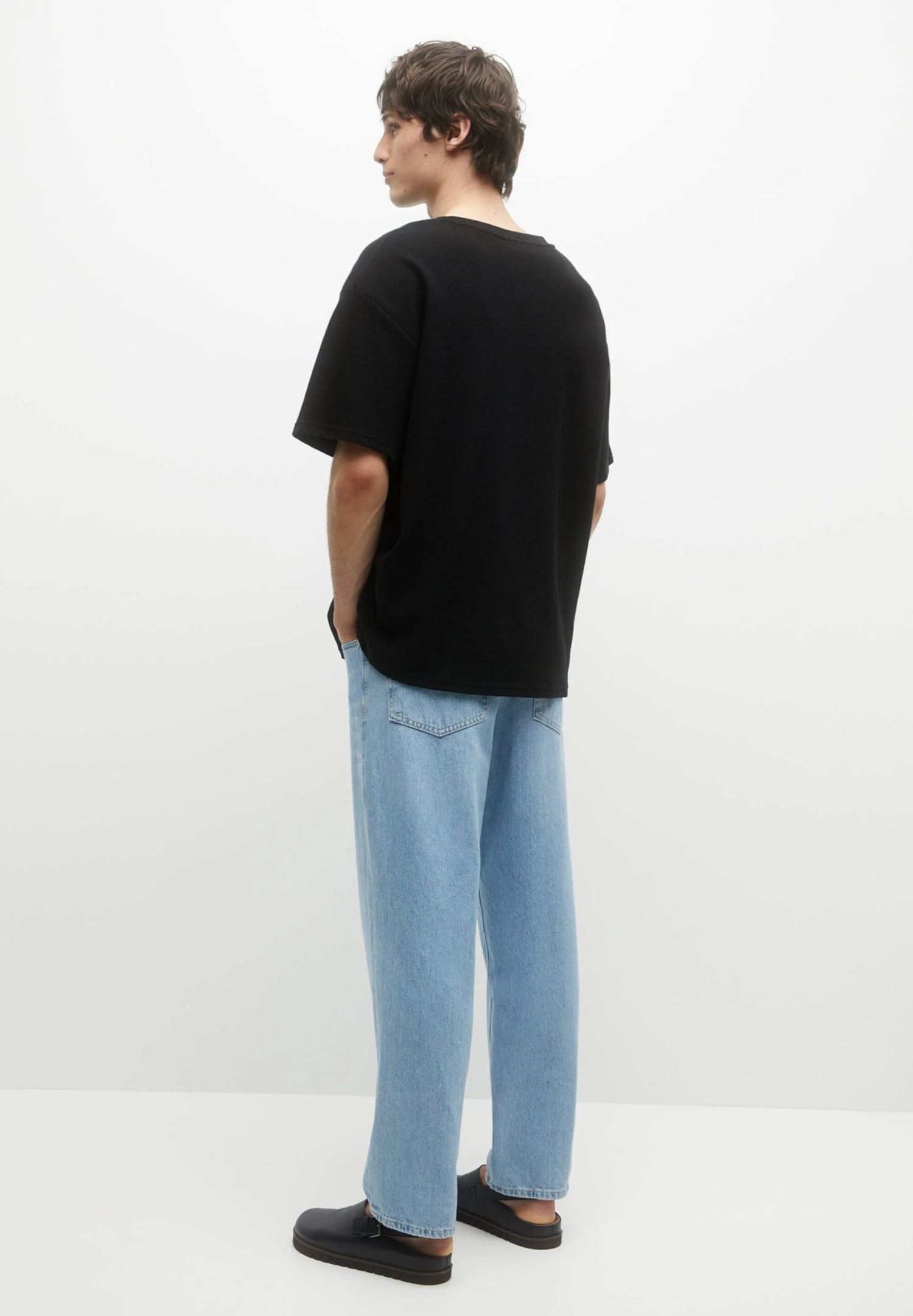 PULL & BEAR Ottoman T-Shirt BasicBlack Uomo T-shirt E Polo PUC22O1LL-Q11 3 PULL & BEAR Ottoman T-Shirt BasicBlack Uomo T-shirt E Polo PUC22O1LL-Q11 - immagine 3