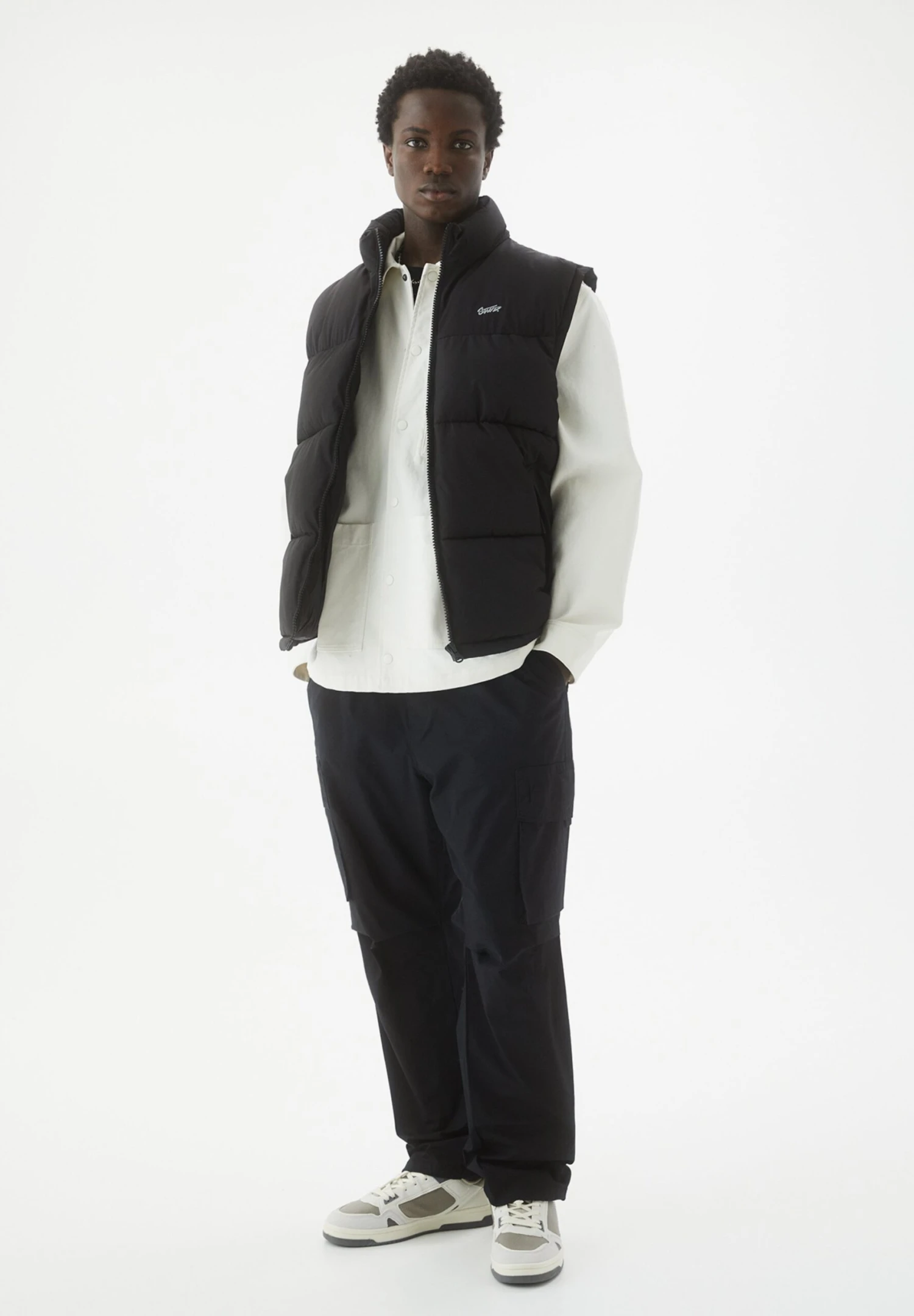 PULL & BEAR Basic - Puffer Gilet - Smanicato - Black 2 PULL & BEAR Basic - Puffer Gilet - Smanicato - Black - immagine 2
