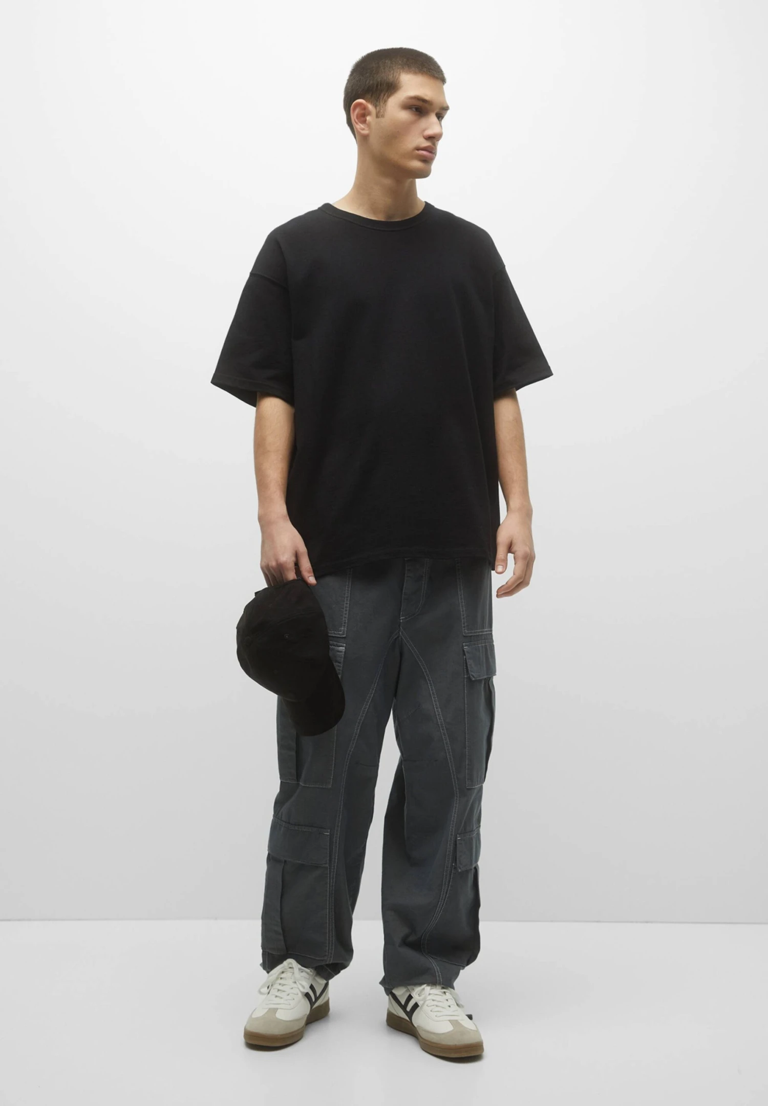 PULL & BEAR Heavy WeightT-Shirt BasicMottled Black Uomo T-shirt E Polo PUC22O1BR-Q11 2 PULL & BEAR Heavy WeightT-Shirt BasicMottled Black Uomo T-shirt E Polo PUC22O1BR-Q11 - immagine 2