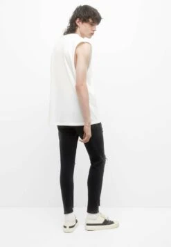 PULL & BEAR Ripped Carrot FitJeans Slim FitBlack Uomo Jeans PUC22G0PA-Q11 8 PULL & BEAR Ripped Carrot FitJeans Slim FitBlack Uomo Jeans PUC22G0PA-Q11 -Pull & Bear 2f28f3979612483e8e0b08662f257cdc